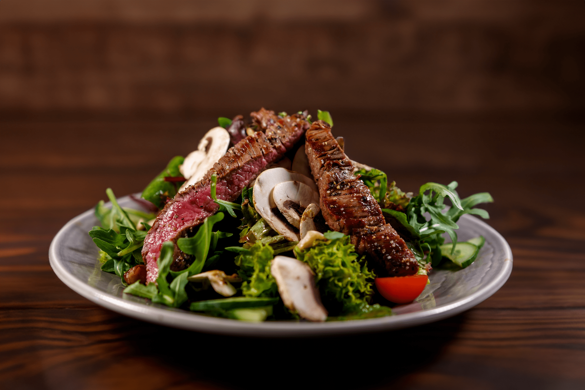 Salat mit us-flanksteak-streifen